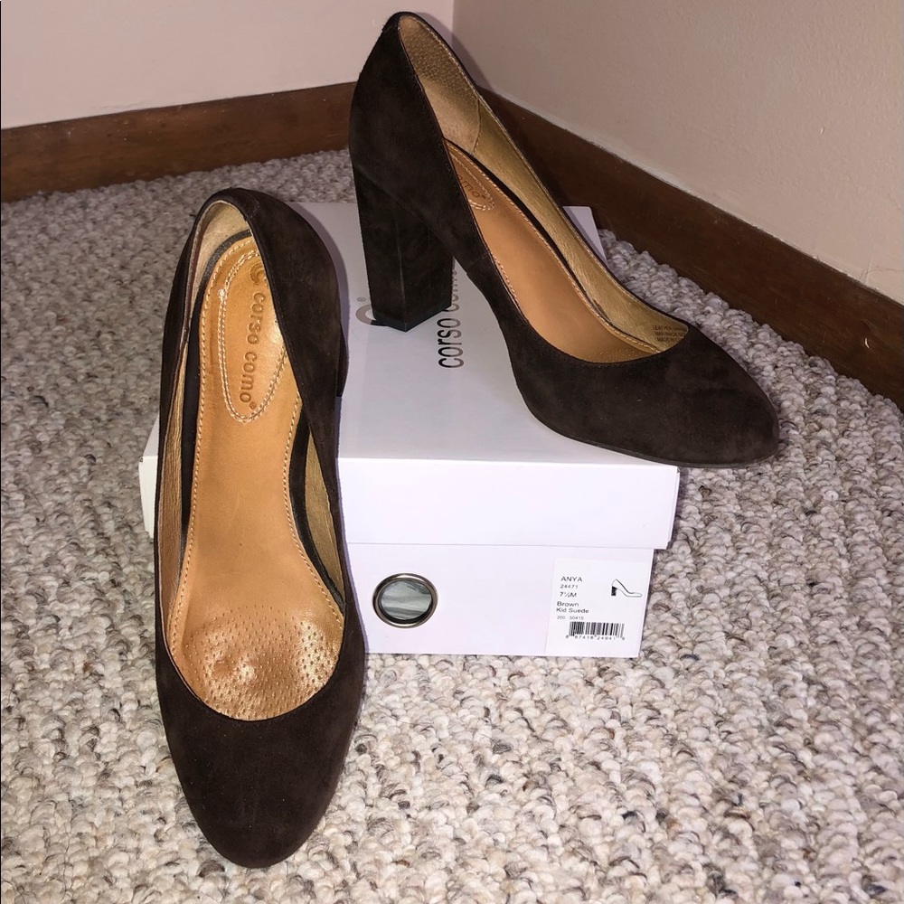 Corso Como Brown suede, covered heel, round toe pump.